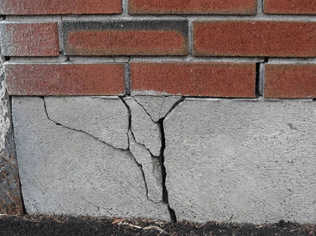 Concrete foundation with serious structural damage in Oakland, CA